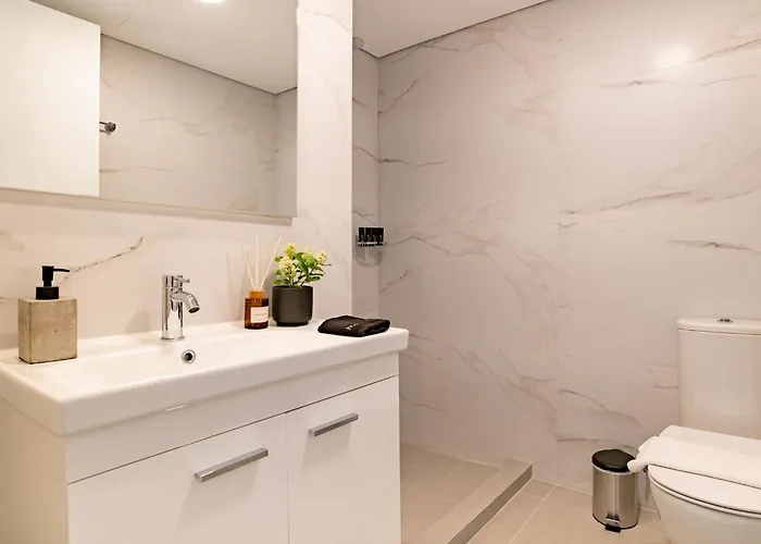 Sanders Paros Gardens